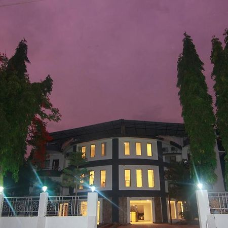 Strand Resort Lonavala Kültér fotó