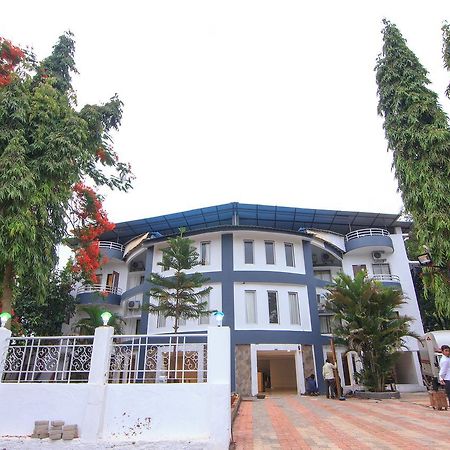 Strand Resort Lonavala Kültér fotó