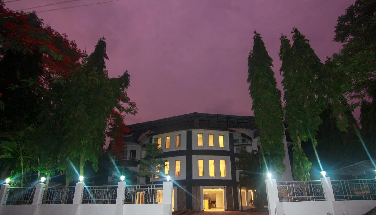 Strand Resort Lonavala Kültér fotó