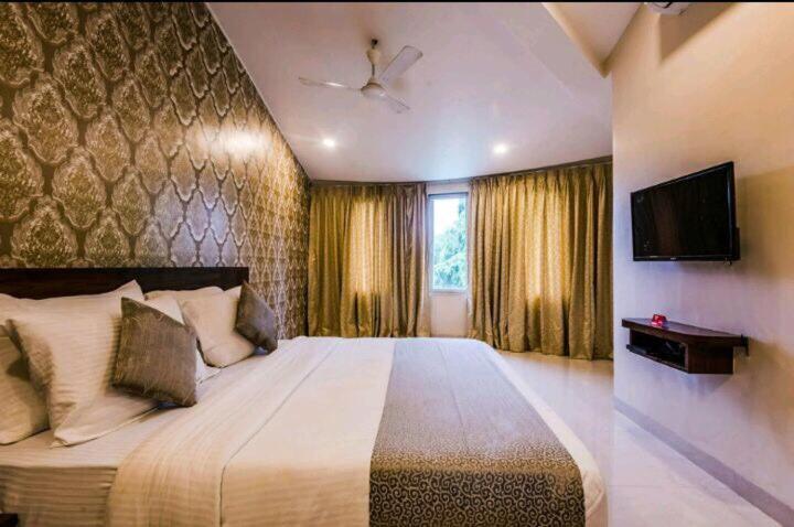 Strand Resort Lonavala Kültér fotó