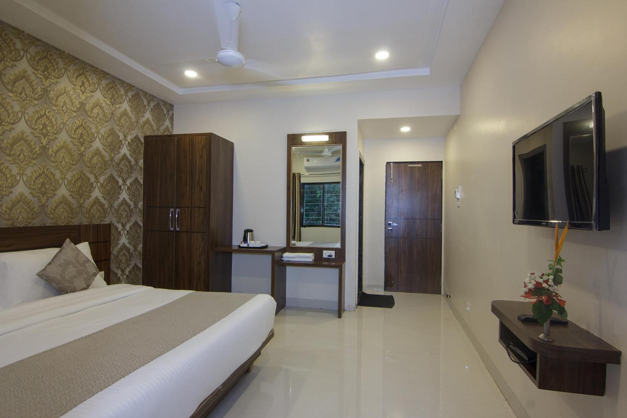 Strand Resort Lonavala Kültér fotó