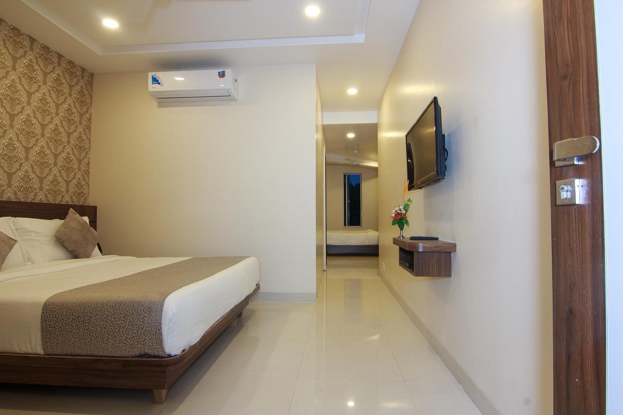 Strand Resort Lonavala Kültér fotó