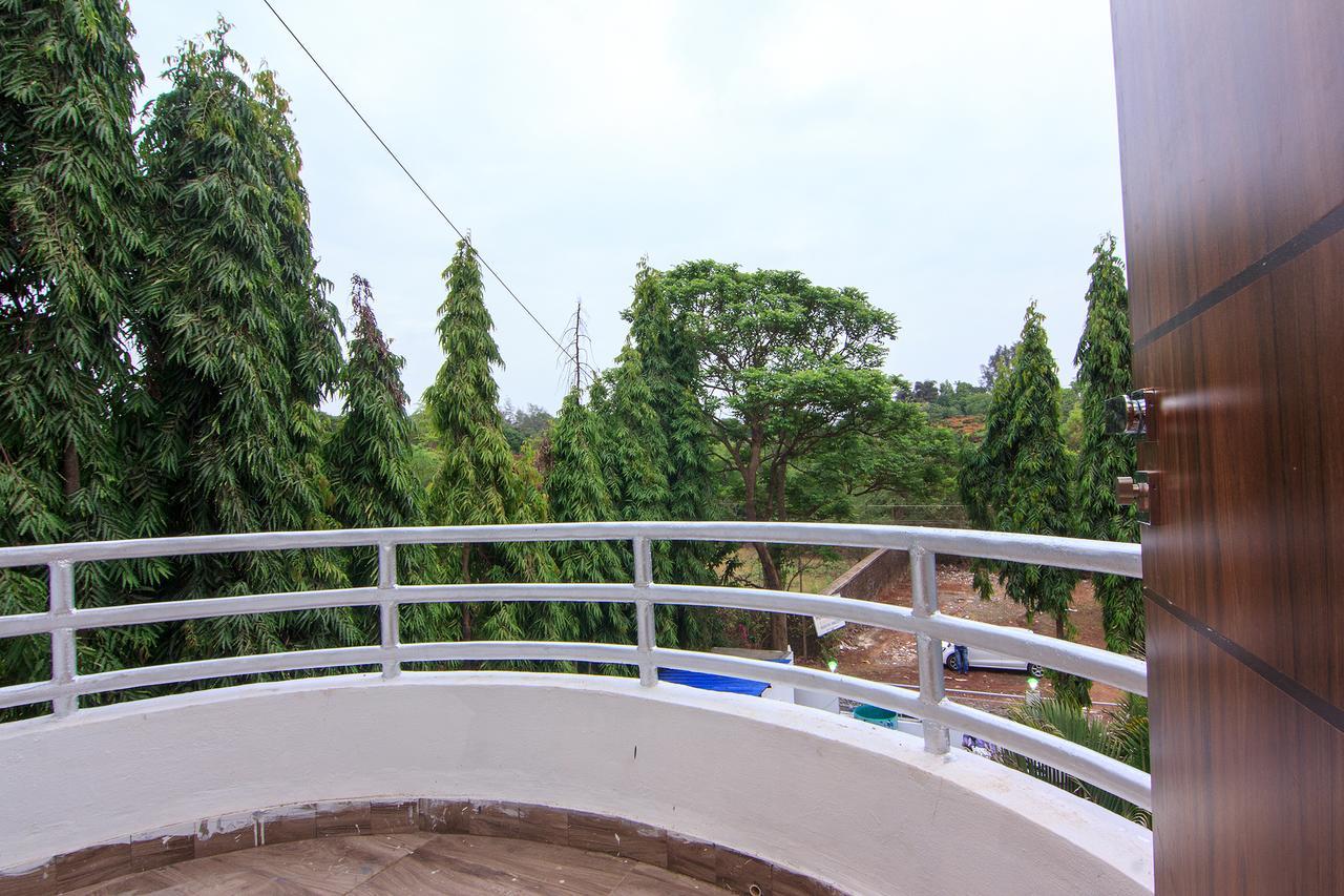Strand Resort Lonavala Kültér fotó