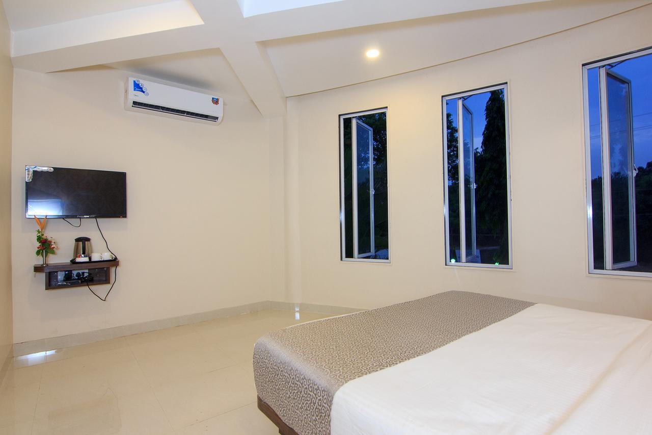 Strand Resort Lonavala Kültér fotó