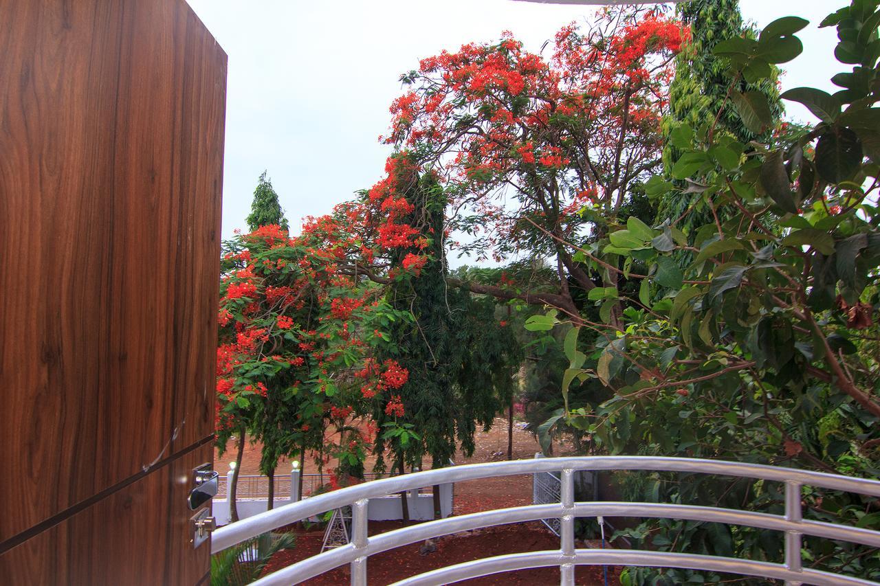 Strand Resort Lonavala Kültér fotó