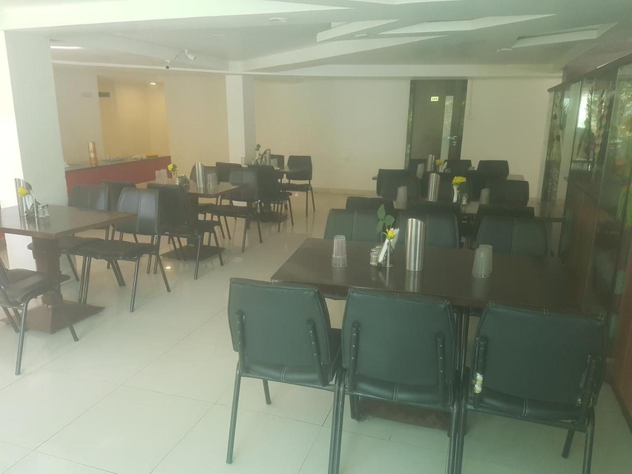 Strand Resort Lonavala Kültér fotó